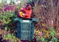 Garten Tipps und Ideen Schnelle Herstellung von guter Garten Erde im modernen Komposter