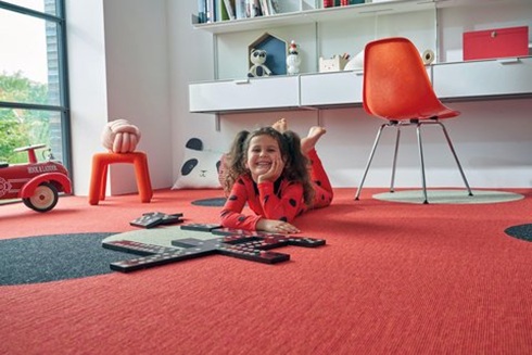 Schön gemütlich wird es im Kinderzimmer dank Naturhaar-Teppichboden