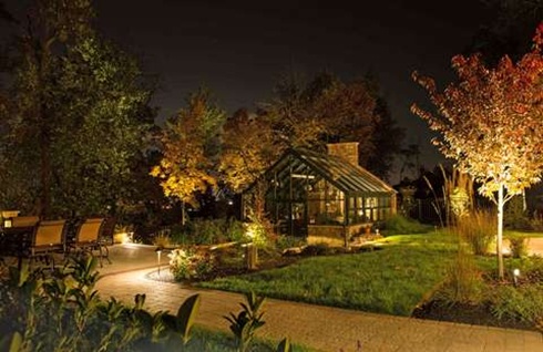 Moderne Gartenbeleuchtung schafft Atmosphäre