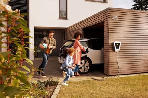 Auch Wallboxen zählen zu den Ladepunkten, die unter die Netzentgelt-Regelungen des Paragrafen 14a Energiewirtschaftsgesetz fallen.