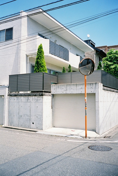 Typische Betongarage als Einbaugarage