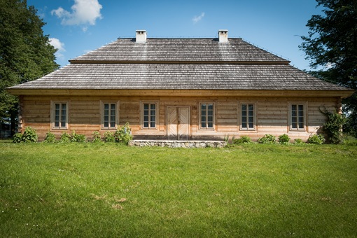 Modernes Holzhaus in nachhaltiger Bauweise
