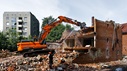 Hausabriss mit Bagger 