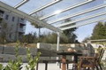 Gartenplanung und Gestaltung Beschattetes Glasdach ob Regen oder Sonne