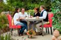 Mit Natursteinteppichen die Terrasse wieder auf Vordermann bringen