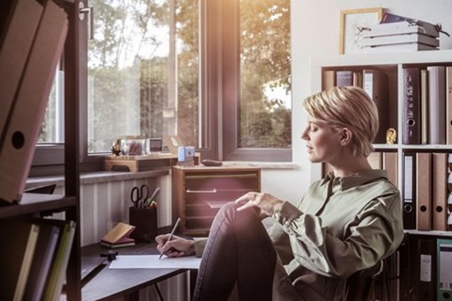 Wer zu Hause arbeiten, lesen oder entspannen möchte, profitiert von einem ruhigen Innenraum. 