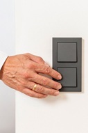 Optisch und haptisch ein Gewinn: Moderne Schalter- und Steckdosensysteme verbinden Ästhetik und Funktion.