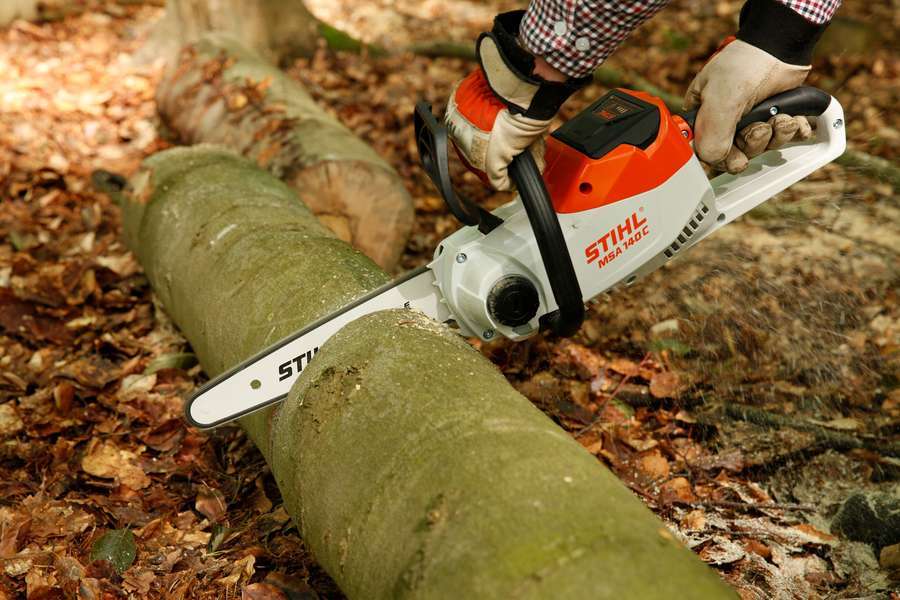 Hausbautipps24 - Den Kamin mit selbst geschlagenem Brennholz aus dem