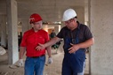 Gutachterbesprechung auf der Baustelle  