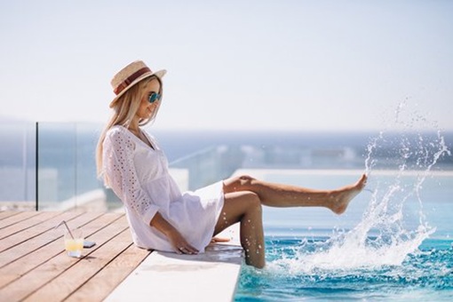 Willkommene Erfrischung an heißen Sommertagen: Die Anschaffung eines privaten Pools ist einfacher als vielfach vermutet.  