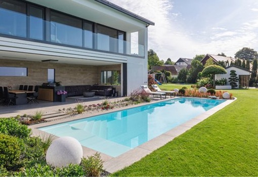 Ein privater Pool ist mit Komplettsystemen schnell installiert  